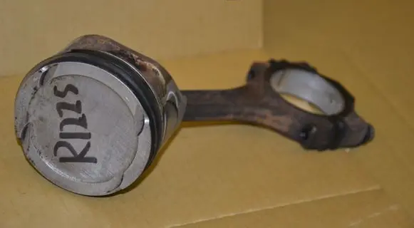 Volkswagen Golf IV Piston with connecting rod