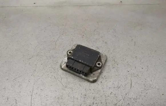 Volkswagen PASSAT B3 Ignition amplifier control unit 191905351B