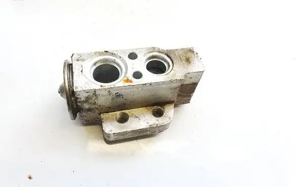Volkswagen Golf Plus Air conditioning (A/C) expansion valve 1k0820679