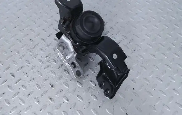 Toyota Yaris Cross Engine mount bracket 12305K0050