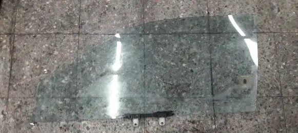 Hyundai Accent Front door window glass four-door
