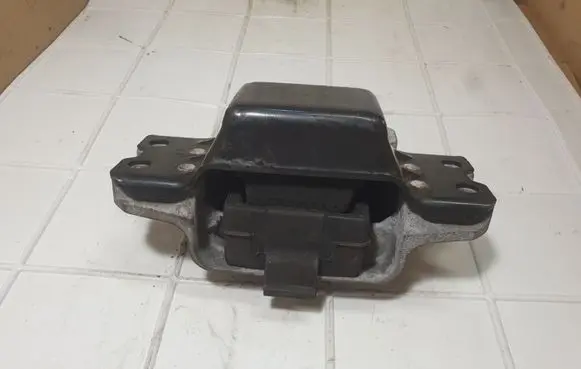 Skoda Octavia Mk2 (1Z) Engine mount bracket 1K0199555