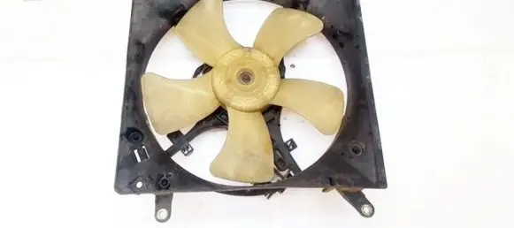 Radiator cooling fan shroud