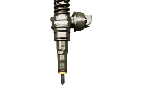 Volkswagen Golf V Fuel injector 038130073AG 0414720215