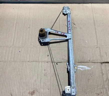 Mercedes-Benz E W124 Rear door manual window regulator 