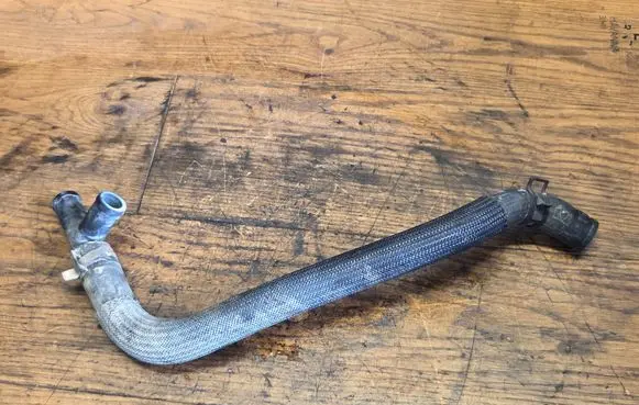 Engine coolant pipe/hose