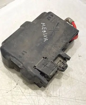 Opel Meriva B Fuse module 13362767