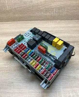 Opel Astra G Fuse module 90589965