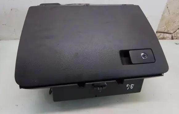 Volkswagen PASSAT B6 Glove box