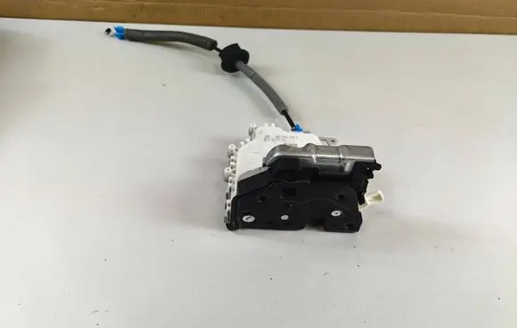 Audi Q3 8U Rear door lock 8K0839016G