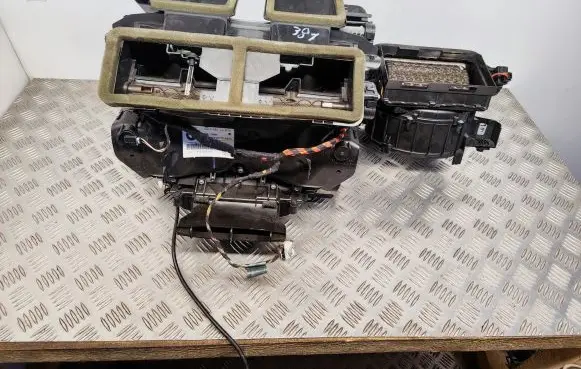 BMW 3 E90 E91 Interior heater climate box assembly 9221806