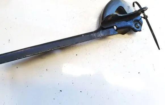 Engine bonnet/hood hinges