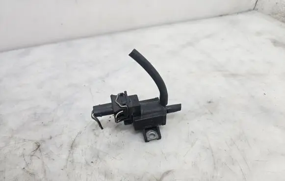 Toyota Avensis T250 Vacuum valve 72828606