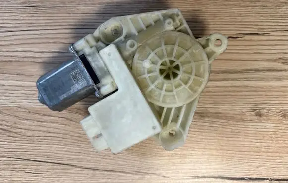 Skoda Fabia Mk3 (NJ) Front door electric window regulator 5JA959812K