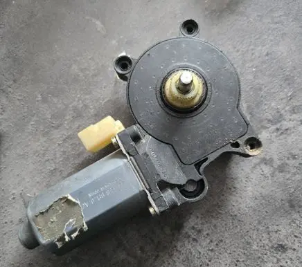Volvo XC70 Rear door window regulator motor 0130821777