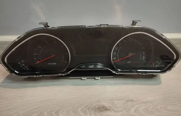 Peugeot 208 Speedometer (instrument cluster) 9801904780 E137HWG2 E137SWLL0900