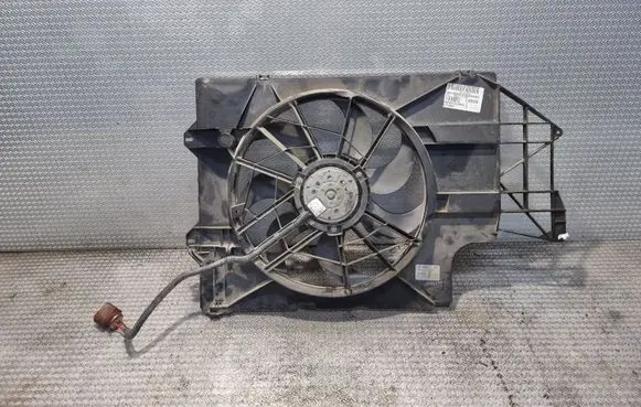 Radiator cooling fan shroud