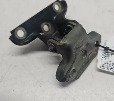 Land Rover Discovery Rear door upper hinge 