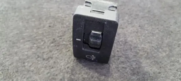 Hyundai Accent Headlight level height control switch 9337023500 93370-23500