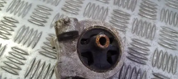 Nissan Micra Engine mount bracket