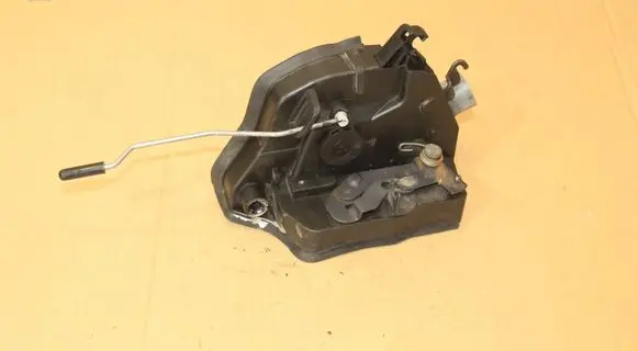BMW X5 E53 Front door lock 8402538