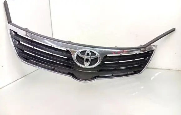 Toyota Avensis T270 Front bumper upper radiator grill 5310005110