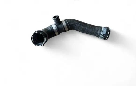 Coolant pipe/hose