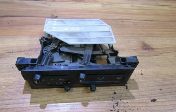 Nissan Sunny Climate control unit