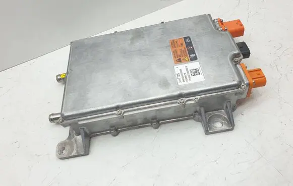 Voltage converter inverter