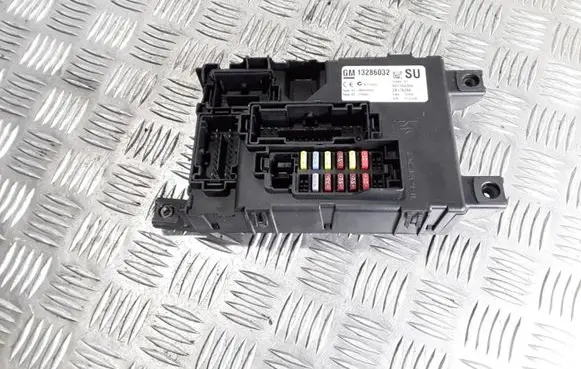 Opel Corsa D Fuse module 13286032