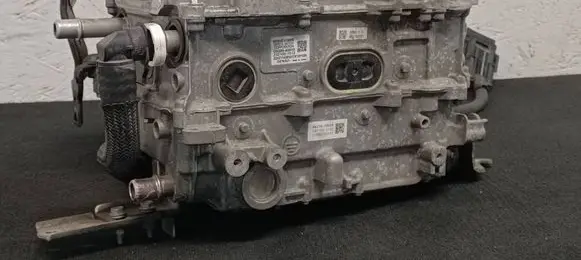Voltage converter inverter