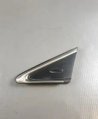 Toyota Avensis T270 Fender end trim 6011805021