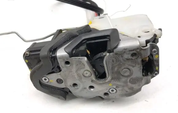 Opel Insignia A Front door lock 