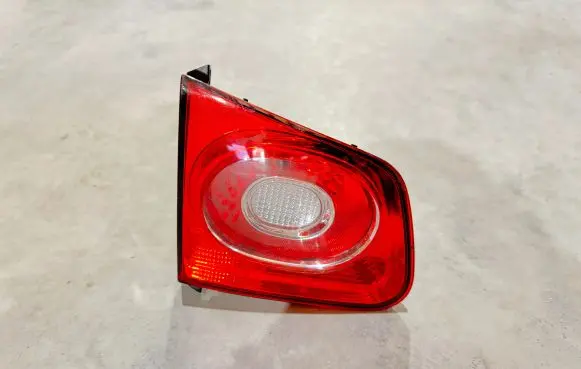 Tailgate rear/tail lights