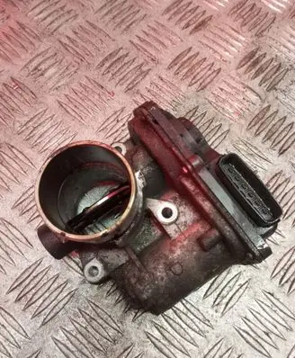 Toyota Yaris Throttle valve 261000N030