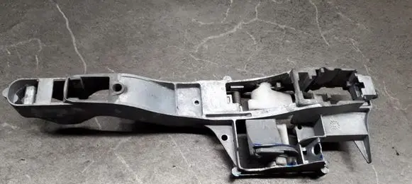 Peugeot 207 Front door exterior handle/bracket 9680168580