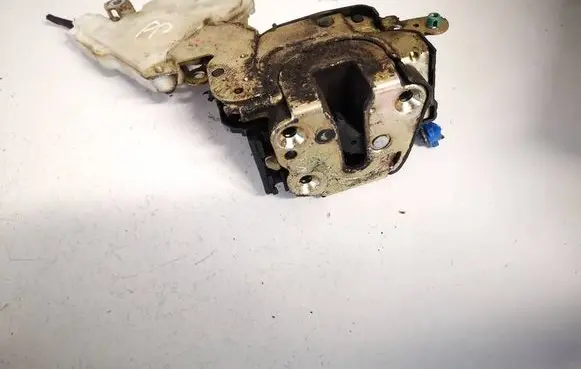 Nissan Almera Tino Front door lock 8065261u66