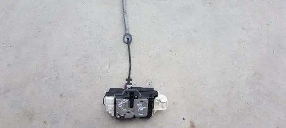 Volvo V40 Front door lock