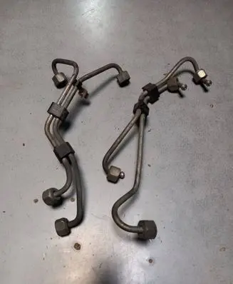 Volkswagen PASSAT B5 Fuel injector supply line/pipe 