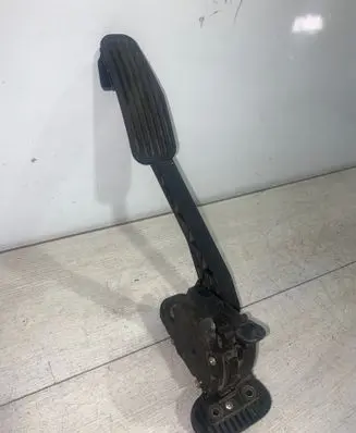 Volvo V70 Accelerator throttle pedal 9496822