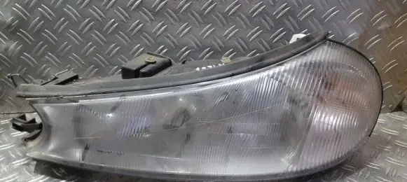 Ford Mondeo MK II Headlight/headlamp 1305235440 030109820700