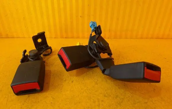 Mercedes-Benz B W246 W242 Rear seatbelt buckle A2428600669