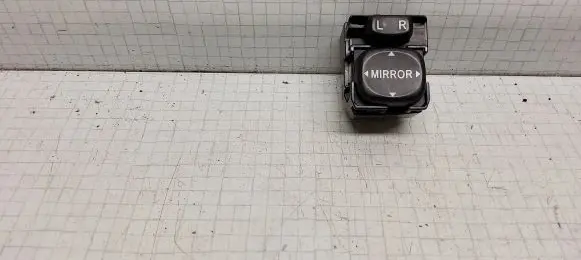 Toyota Corolla E120 E130 Wing mirror switch 183574 PA66T T455742