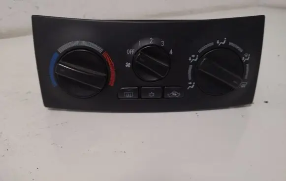 Mitsubishi Space Star Climate control unit MN140637