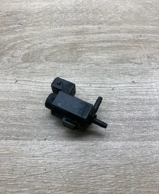 BMW 3 E90 E91 Vacuum valve 1742712 72234100