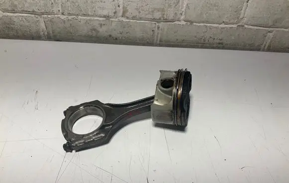 BMW 6 F06 Gran coupe Piston with connecting rod 7646892