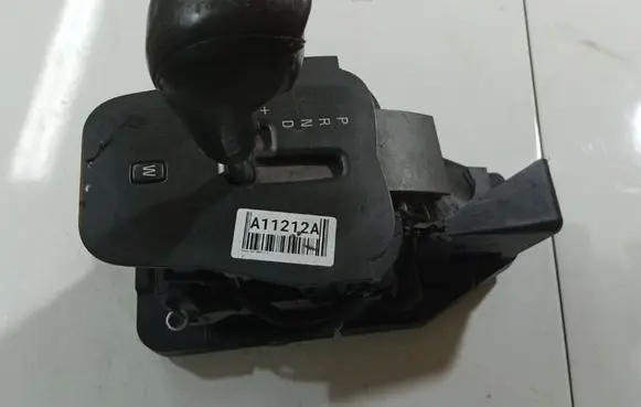 Volvo S60 Gear shifter/selector P09480926