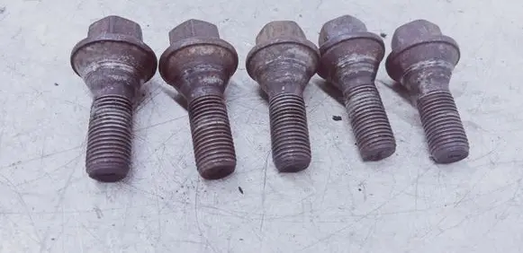 Volkswagen Transporter - Caravelle T5 Nuts/bolts 
