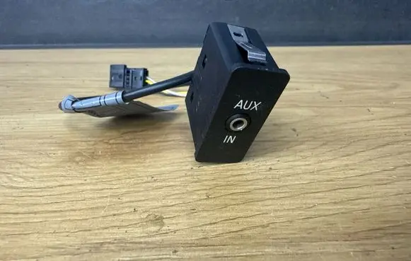 BMW 3 E90 E91 AUX in-socket connector 6930561