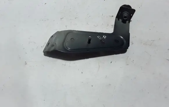 Volvo XC90 Fender mounting bracket 31371011